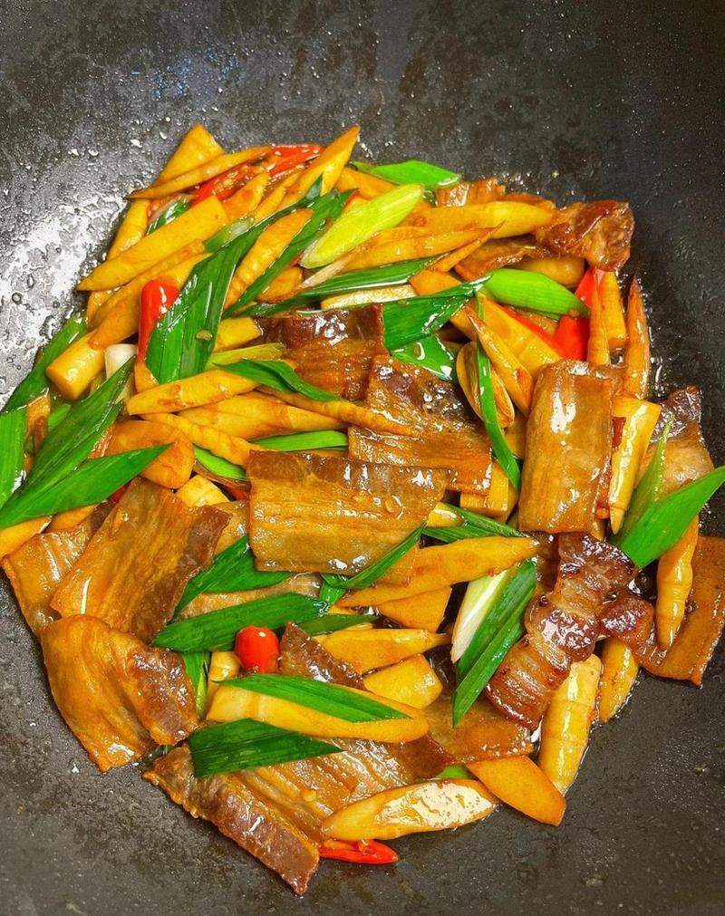 烟熏竹笋炒五花肉的做法-烟熏肉炒春笋？-第4张图片-后鲨美食