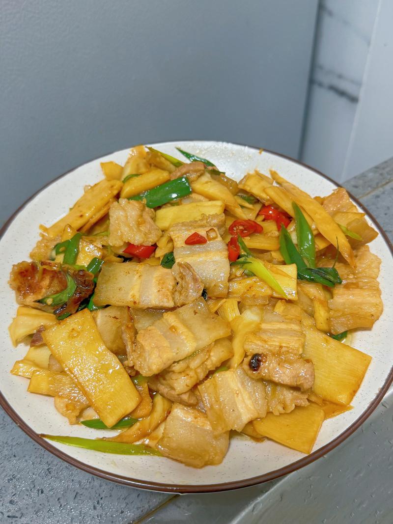 竹笋和鲍鱼炒五花肉的做法-竹笋和鲍鱼能一起炖吗？-第5张图片-后鲨美食