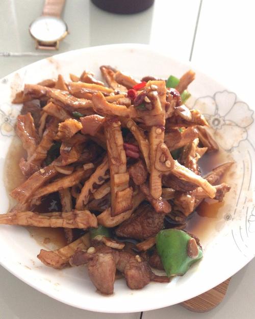 绍兴特产竹笋炒肉做法_竹笋炒肉的功效与作用-第1张图片-后鲨美食 绍兴特产竹笋炒肉做法_竹笋炒肉的功效与作用-第1张图片-后鲨美食
