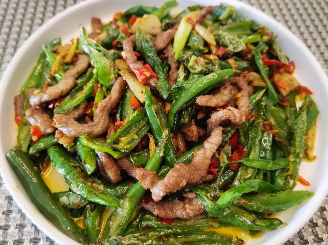 牛肉炒虎皮青椒做法-虎皮尖椒炒牛肉?-第3张图片-后鲨美食 牛肉炒虎皮青椒做法-虎皮尖椒炒牛肉?-第3张图片-后鲨美食