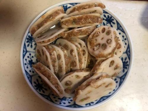 湖北藕饼做法-怎样做藕饼家常做法?-第3张图片-后鲨美食 湖北藕饼做法-怎样做藕饼家常做法?-第3张图片-后鲨美食
