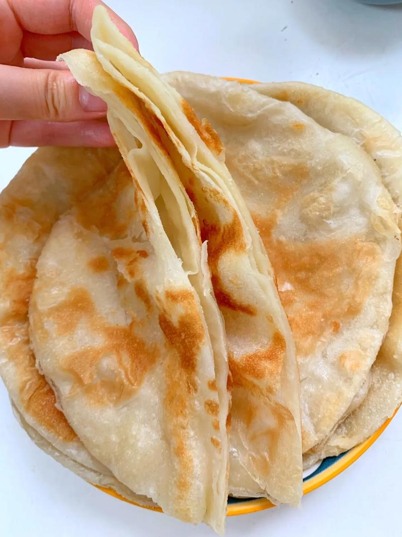  藕地瓜饼做法简单，红薯淀粉和藕一起做饼