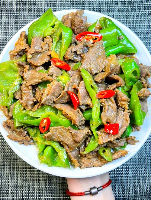 青椒炒鲜牛肉的做法,青椒炒鲜牛肉怎么做-第4张图片-后鲨美食 青椒炒鲜牛肉的做法,青椒炒鲜牛肉怎么做-第4张图片-后鲨美食