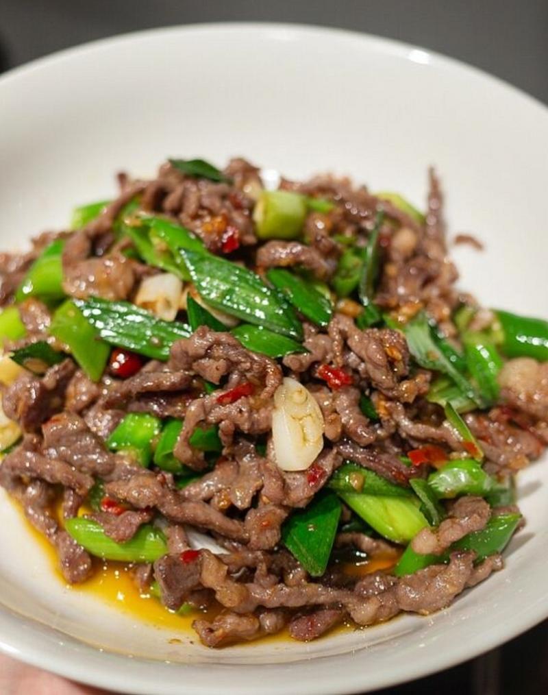 砂锅青椒炒牛肉做法,青椒烧牛肉怎么烧-第2张图片-后鲨美食 砂锅青椒炒牛肉做法,青椒烧牛肉怎么烧-第2张图片-后鲨美食