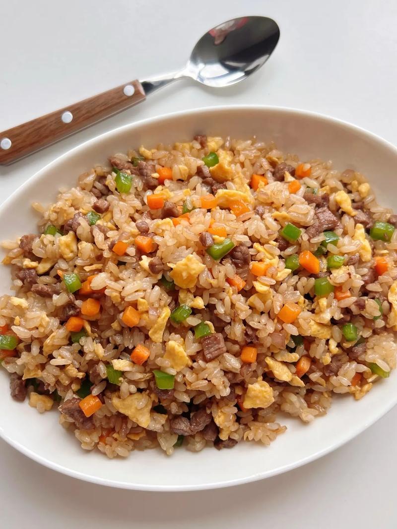 青椒炒牛肉配饭做法_青椒牛肉炒什么-第2张图片-后鲨美食 青椒炒牛肉配饭做法_青椒牛肉炒什么-第2张图片-后鲨美食